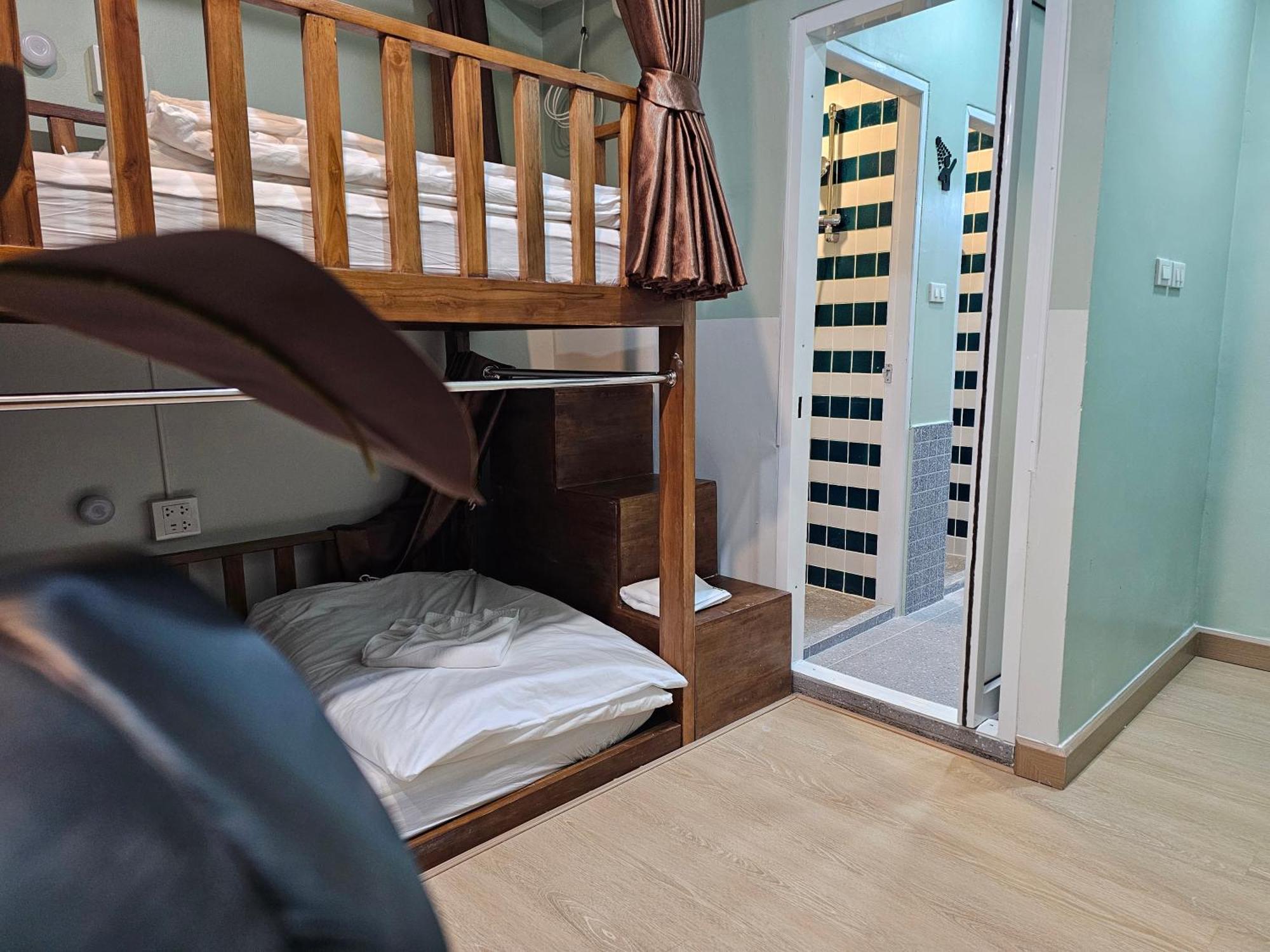 Lub Nai Hostel Patong