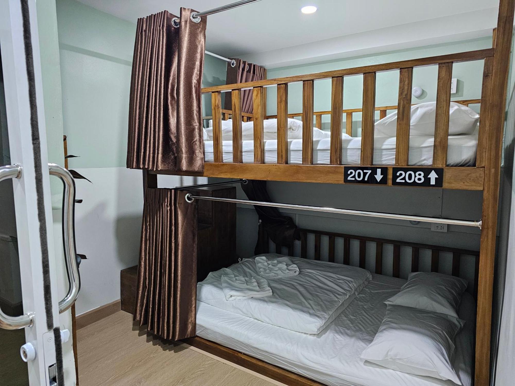 Hostel Lub Nai Patong